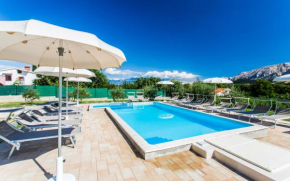 Отель Apartments Lucija  Башка